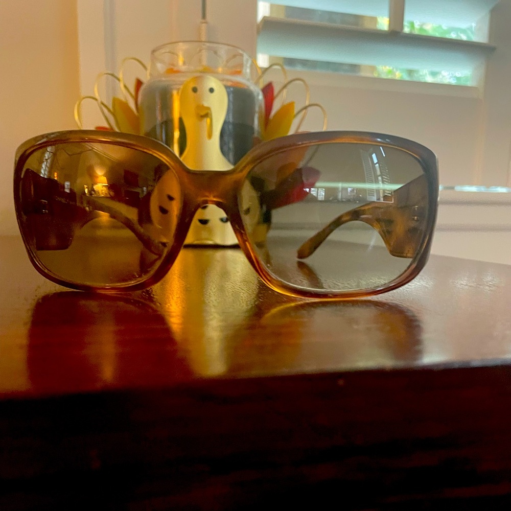 Authentic beautiful Chanel sunglasses & original case.